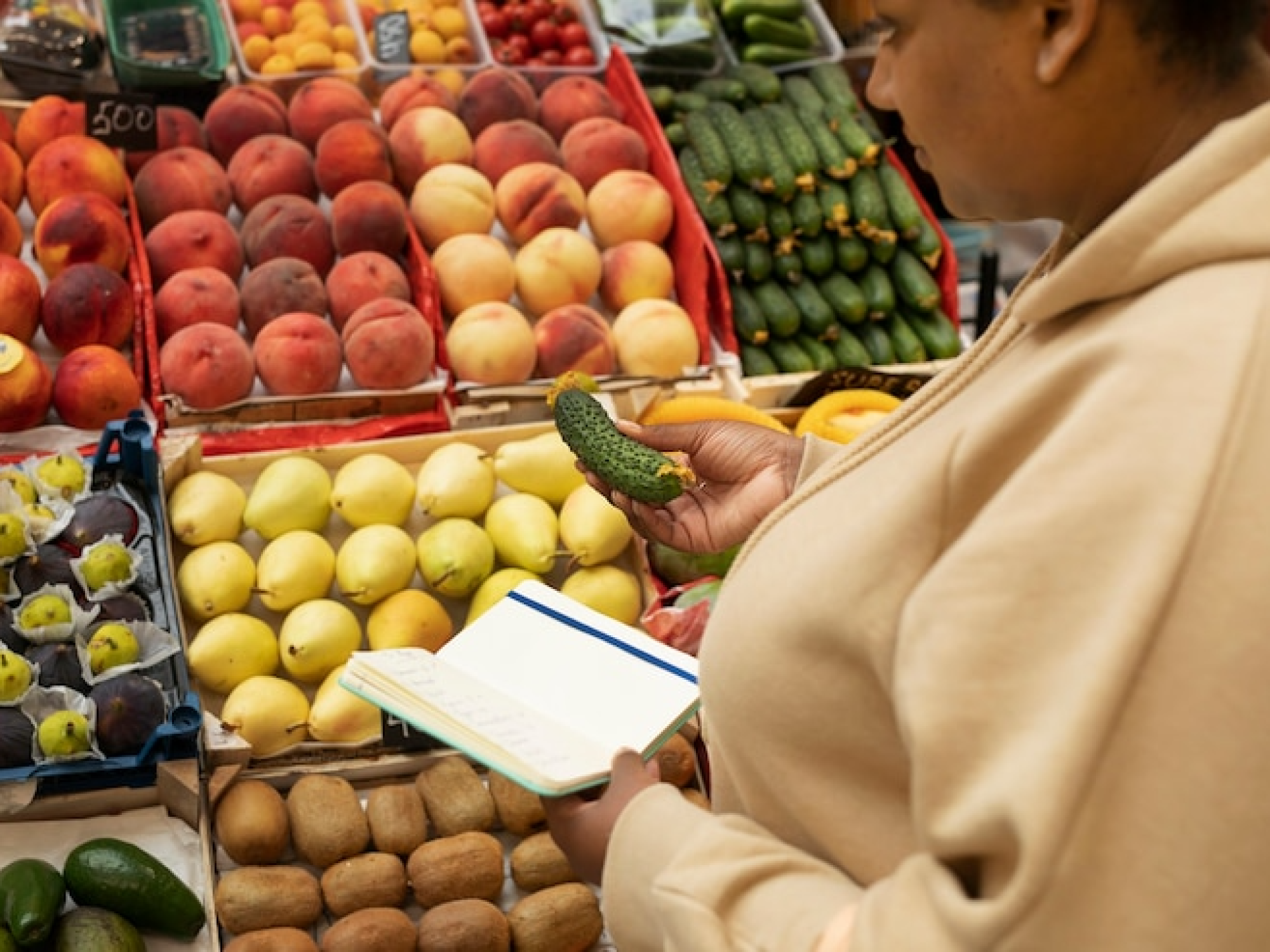 cerrar-mujer-lista-compras_23-21
