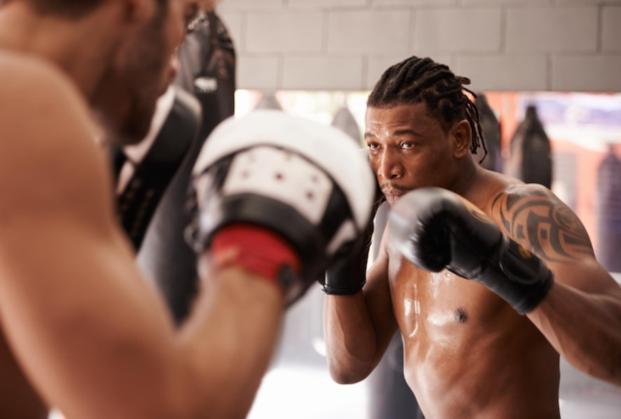 entrenador-hombres-artes-marcial