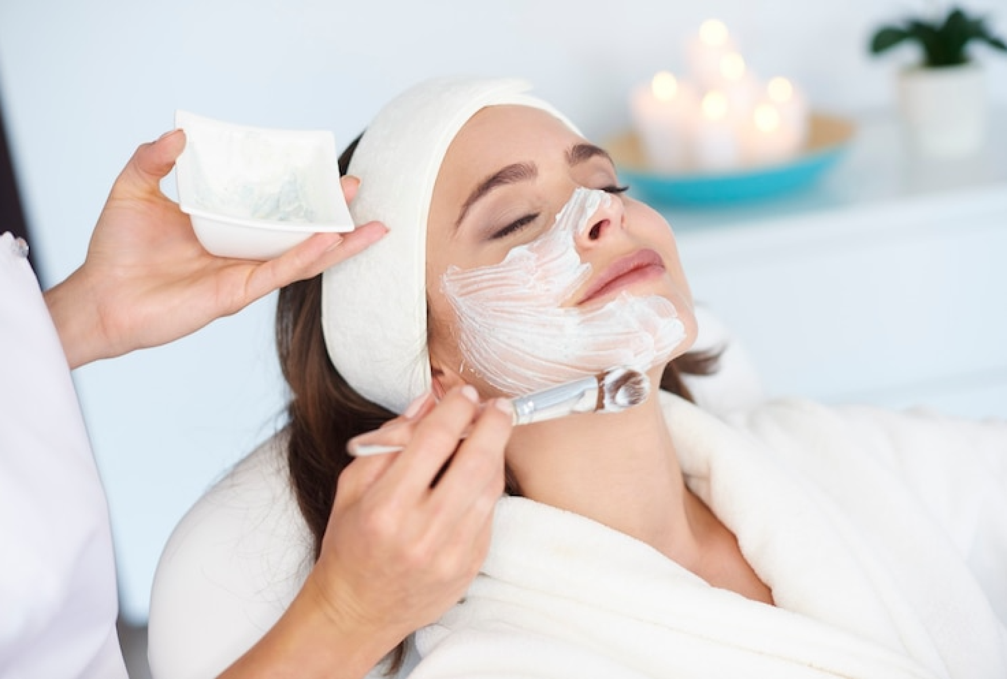 mujer-hermosa-recibiendo-tratami