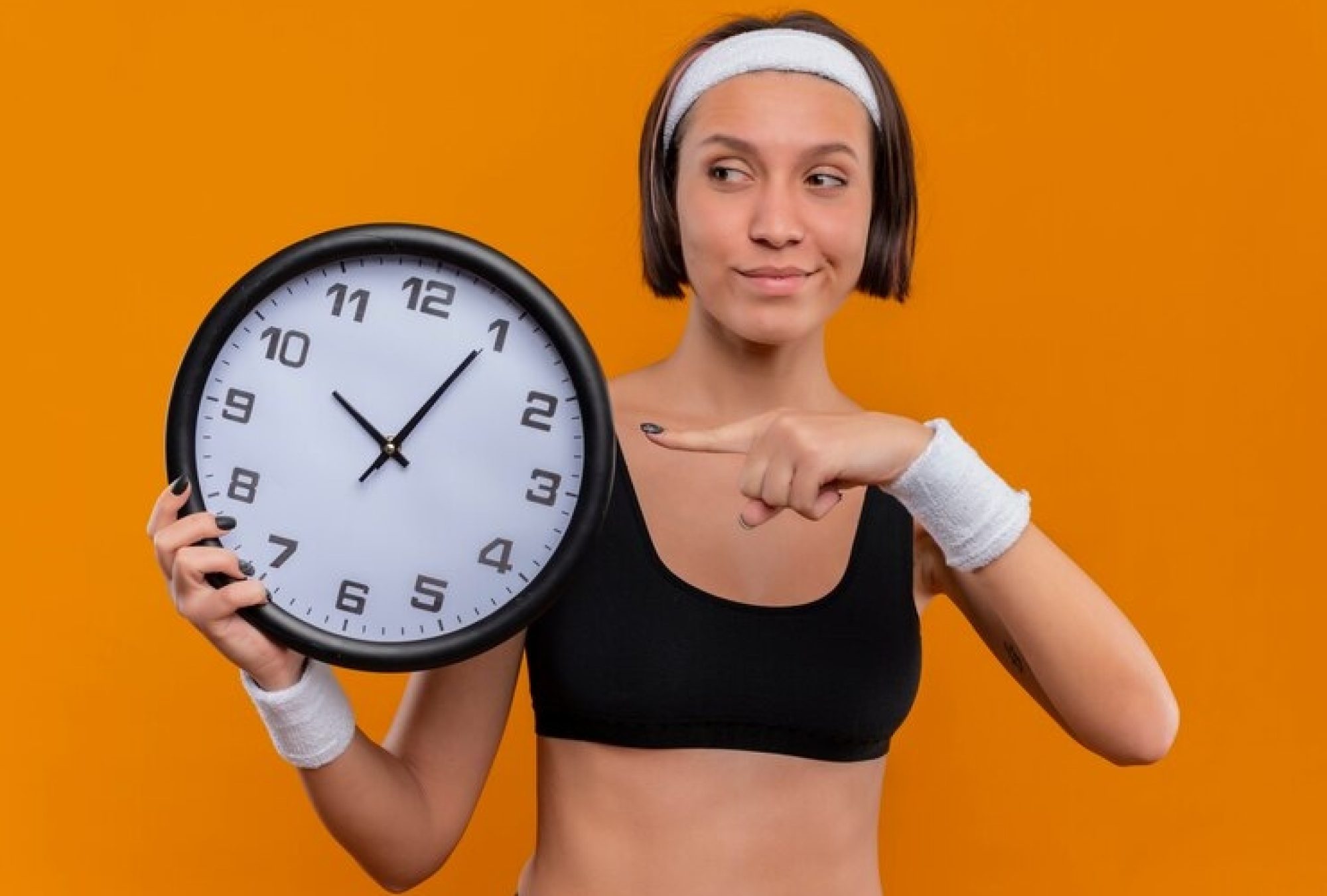mujer-joven-fitness-ropa-deporti