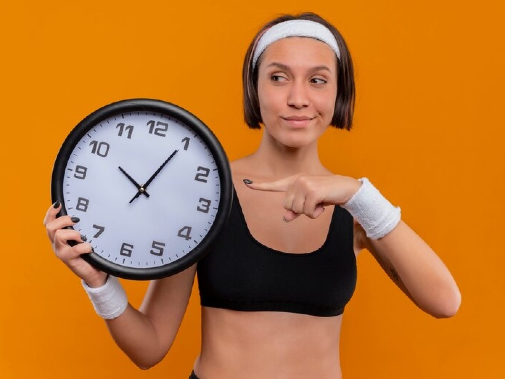 mujer-joven-fitness-ropa-deporti