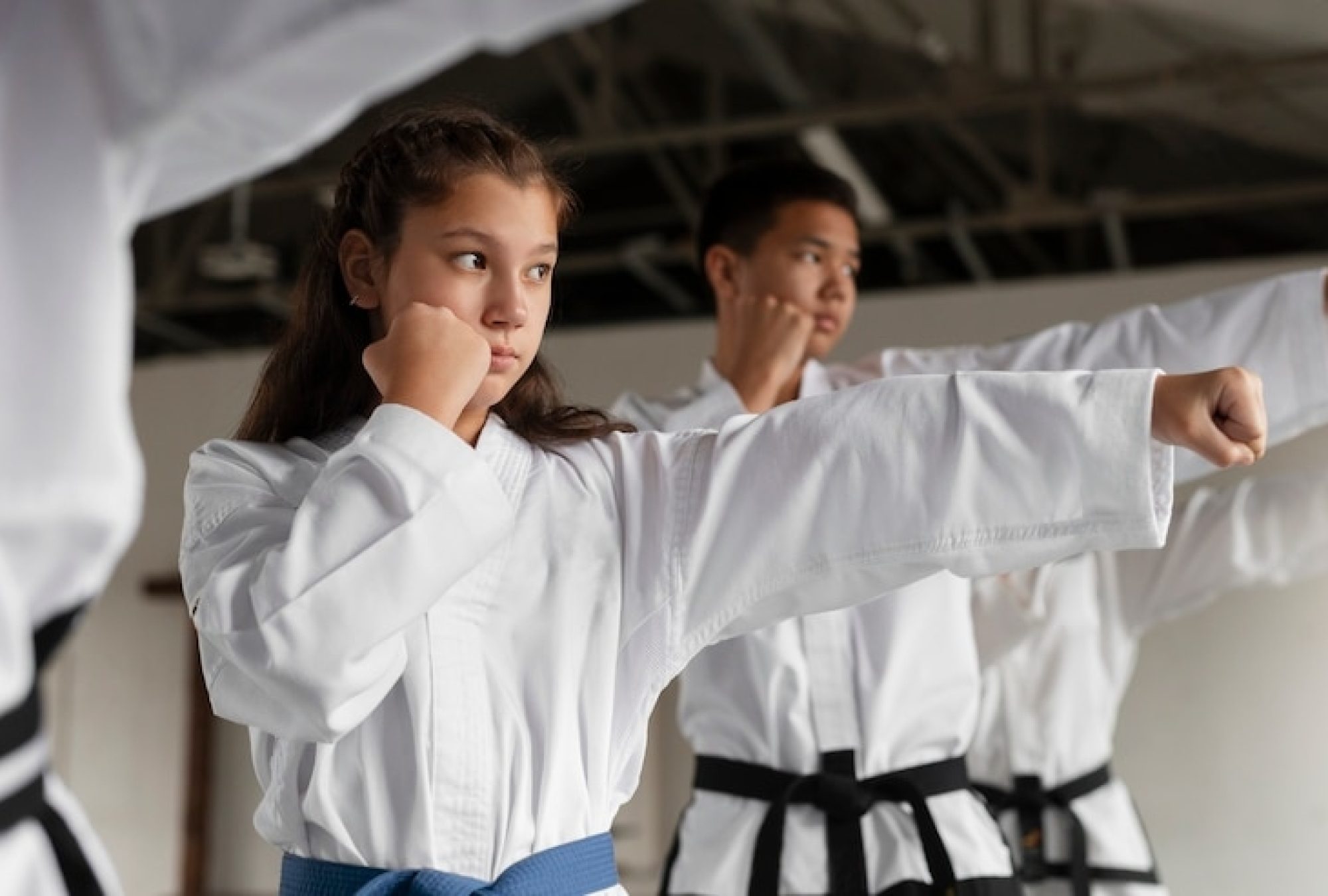 vista-delantera-personas-asiatic